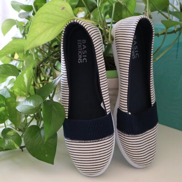 Basic Editions HANA Striped Slip On Flats - Navy/White, Size 7 - Picture 2 of 13